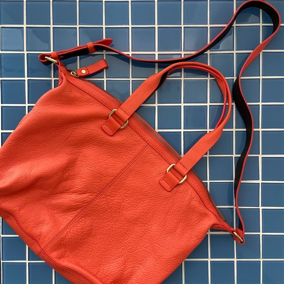 SOLD! GAP Leather Crossbody Purse - Picture 2 of 9